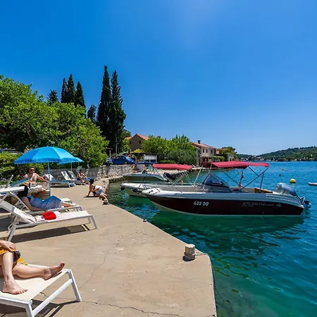 Apartamento Marija - Waterfont With Sunbeds! Unique Zaton (Dubrovnik-Neretva)