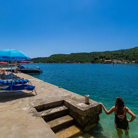 Marija - Waterfont With Sunbeds! Unique * ザトン