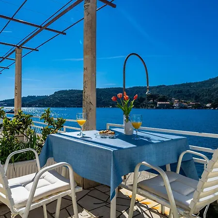 Apartment Marija - Waterfont With Sunbeds! Unique Zaton (Dubrovnik-Neretva)