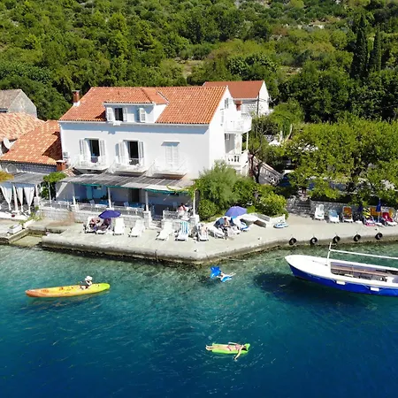 Marija - Waterfont With Sunbeds! Unique Apartment