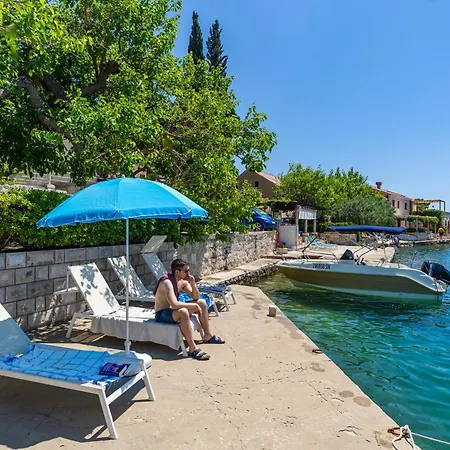 Marija - Waterfont With Sunbeds! Unique Zaton (Dubrovnik-Neretva)