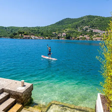 Marija - Waterfont With Sunbeds! Unique Appartement *