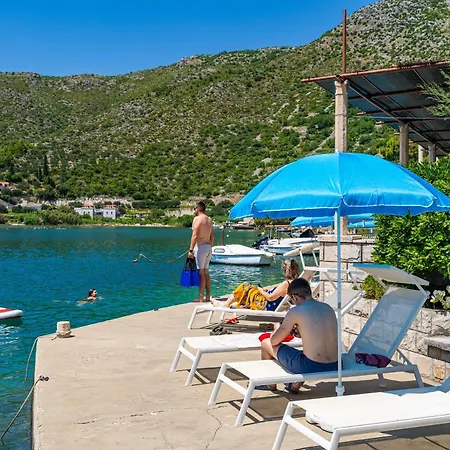 Appartement Marija - Waterfont With Sunbeds! Unique Zaton (Dubrovnik-Neretva)