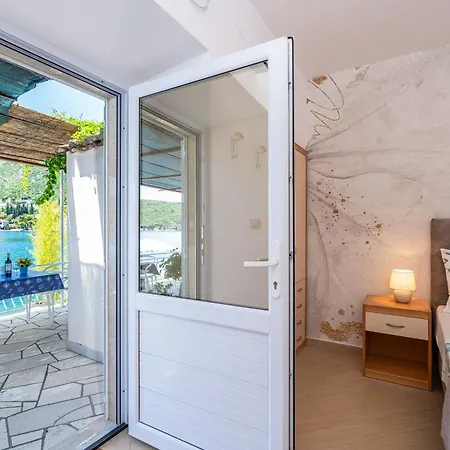 Marija - Waterfont With Sunbeds! Unique アパート *