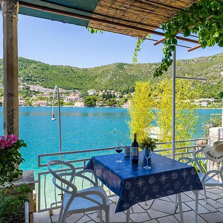 Marija - Waterfont With Sunbeds! Unique Appartement Zaton (Dubrovnik-Neretva)