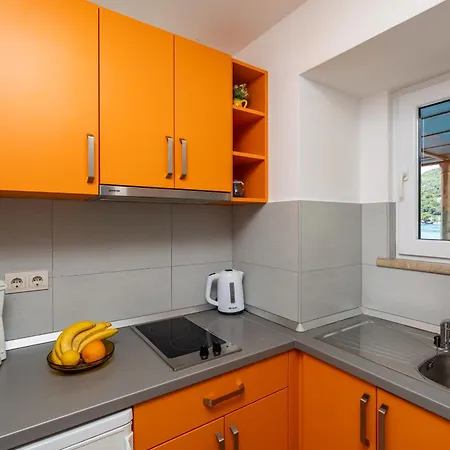 Marija - Waterfont With Sunbeds! Unique