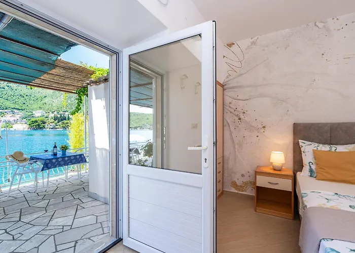 Marija - Waterfont With Sunbeds! Unique Appartement *