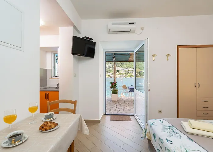 Apartament Marija - Waterfont With Sunbeds! Unique Zaton (Dubrovnik-Neretva)