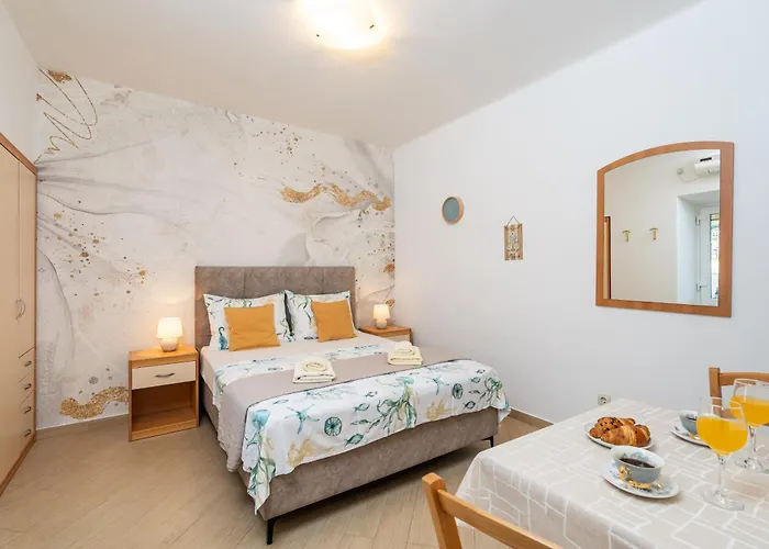 Apartament Marija - Waterfont With Sunbeds! Unique