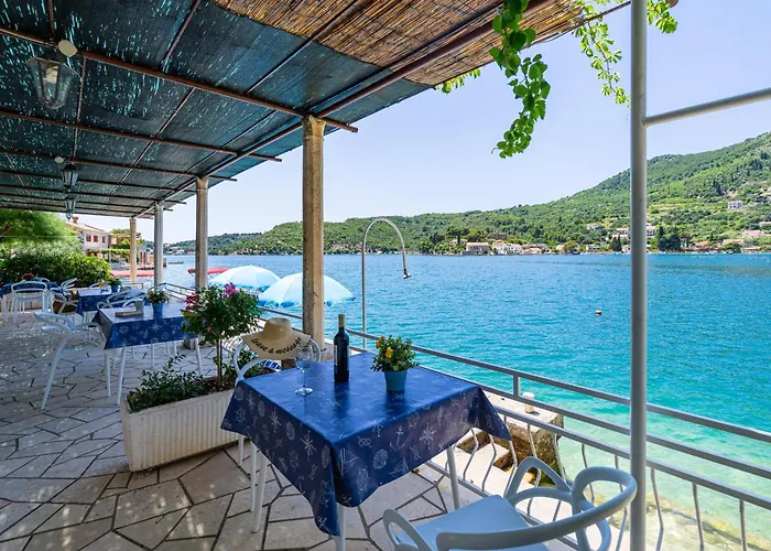 Appartement Marija - Waterfont With Sunbeds! Unique Zaton (Dubrovnik-Neretva)