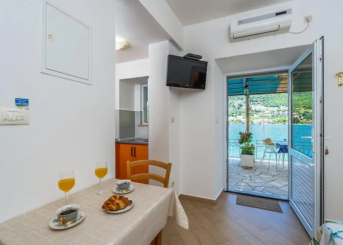 Apartament Marija - Waterfont With Sunbeds! Unique Zaton (Dubrovnik-Neretva)