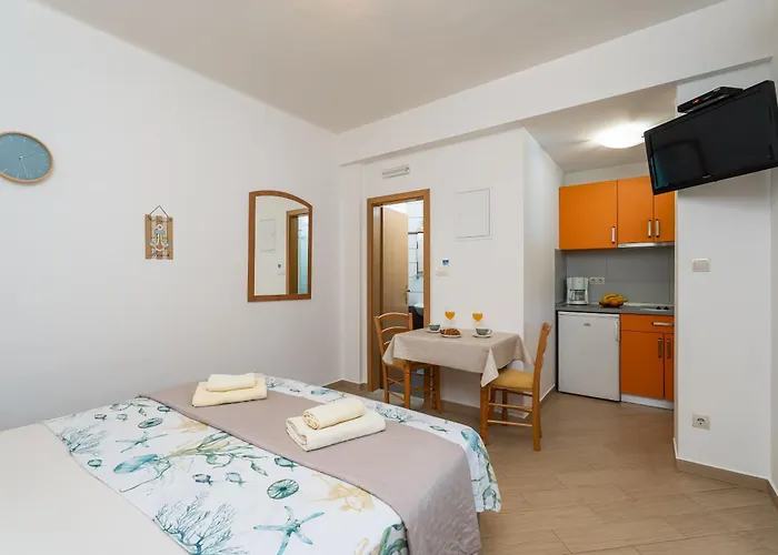 Marija - Waterfont With Sunbeds! Unique Apartament *